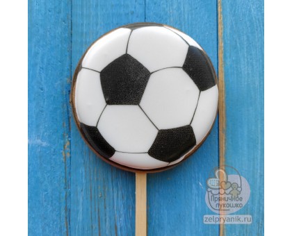 Пряник «Футбольный мяч на палочке»
