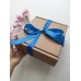 Коробка для подарка 20х20х7см с наполнителем и синей лентой